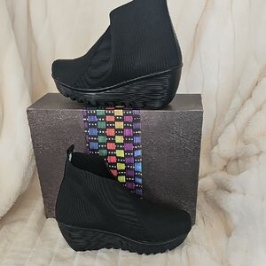 bernie mev. Elegant Black Wedge Shoes